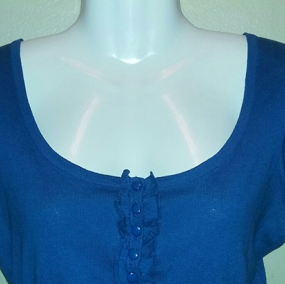 Cute cropped button down cardigan style top - Picture 3 of 5